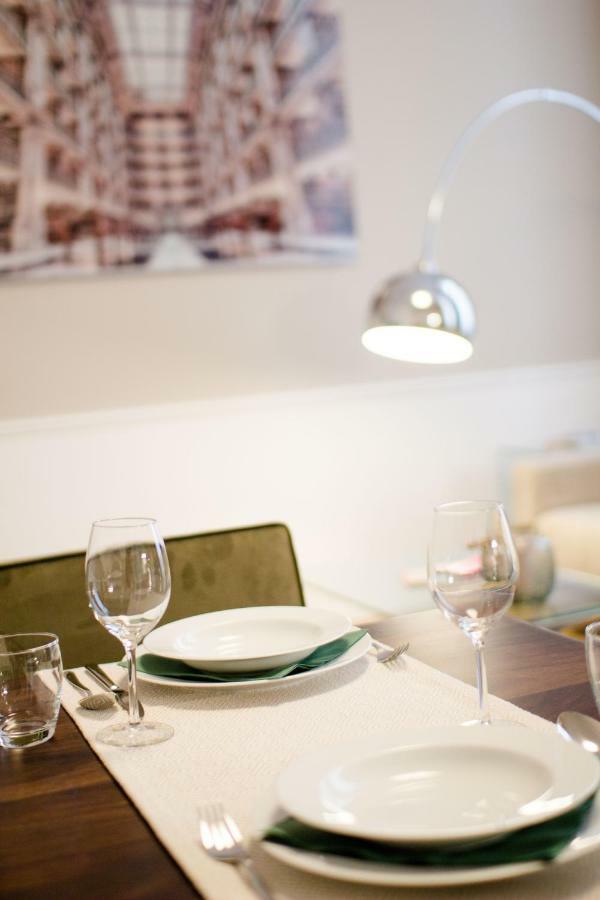 Studio Apartments Urania - Mai'S Apartments เวียนนา ภายนอก รูปภาพ