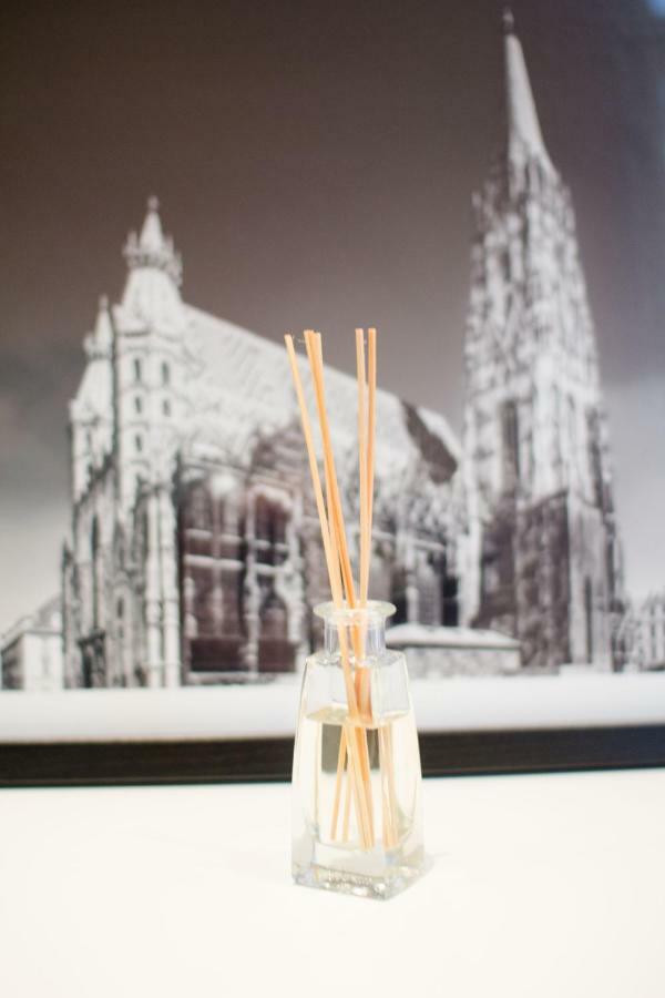 Studio Apartments Urania - Mai'S Apartments เวียนนา ภายนอก รูปภาพ
