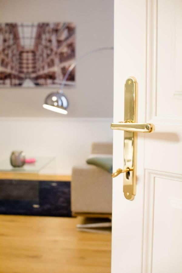 Studio Apartments Urania - Mai'S Apartments เวียนนา ภายนอก รูปภาพ