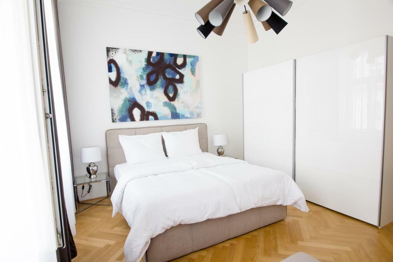 Studio Apartments Urania - Mai'S Apartments เวียนนา ภายนอก รูปภาพ
