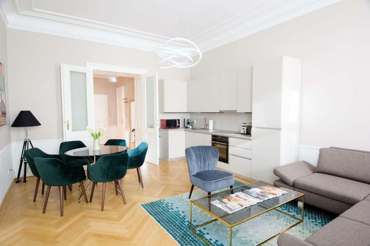 Studio Apartments Urania - Mai'S Apartments เวียนนา ภายนอก รูปภาพ