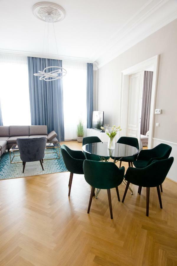 Studio Apartments Urania - Mai'S Apartments เวียนนา ภายนอก รูปภาพ