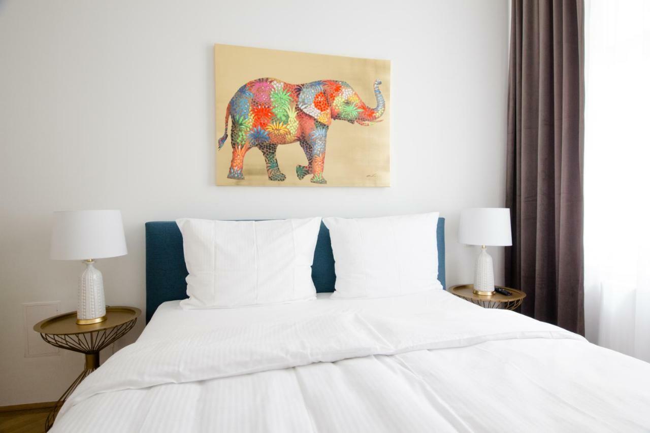 Studio Apartments Urania - Mai'S Apartments เวียนนา ภายนอก รูปภาพ