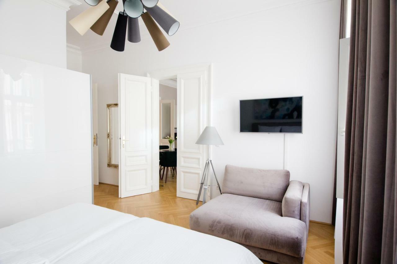 Studio Apartments Urania - Mai'S Apartments เวียนนา ภายนอก รูปภาพ