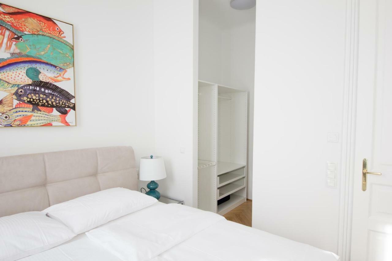Studio Apartments Urania - Mai'S Apartments เวียนนา ภายนอก รูปภาพ