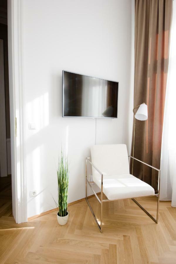 Studio Apartments Urania - Mai'S Apartments เวียนนา ภายนอก รูปภาพ