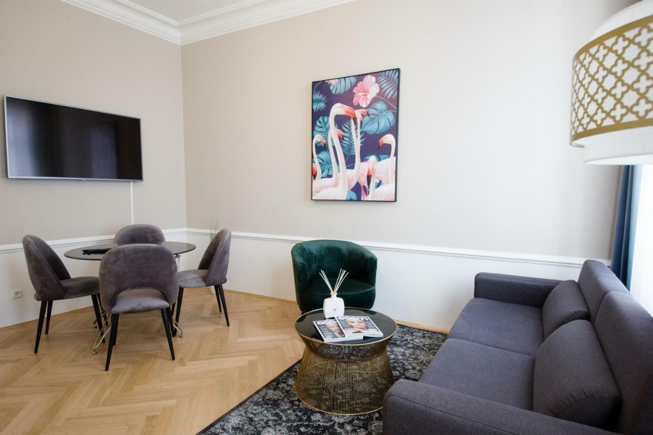 Studio Apartments Urania - Mai'S Apartments เวียนนา ภายนอก รูปภาพ
