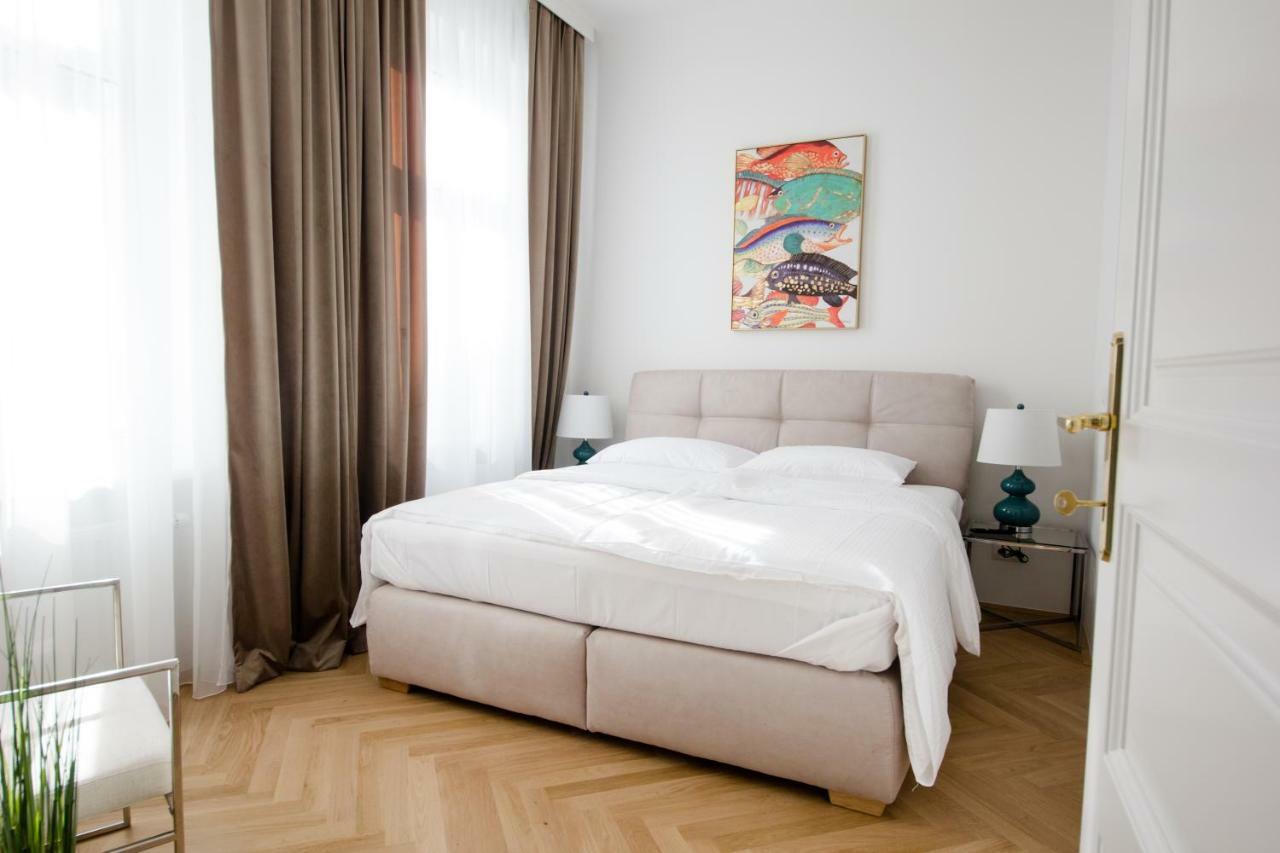 Studio Apartments Urania - Mai'S Apartments เวียนนา ภายนอก รูปภาพ