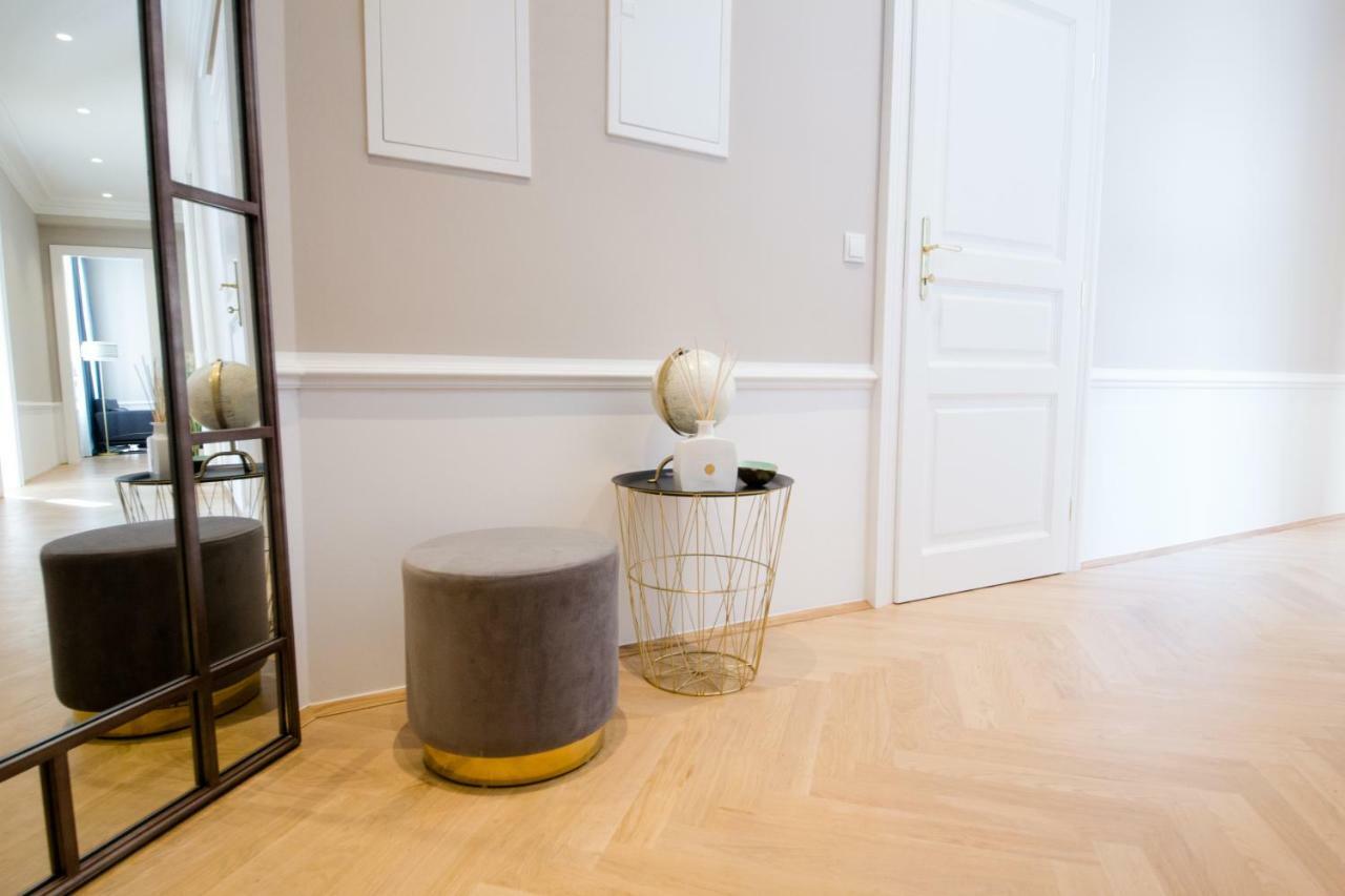 Studio Apartments Urania - Mai'S Apartments เวียนนา ภายนอก รูปภาพ
