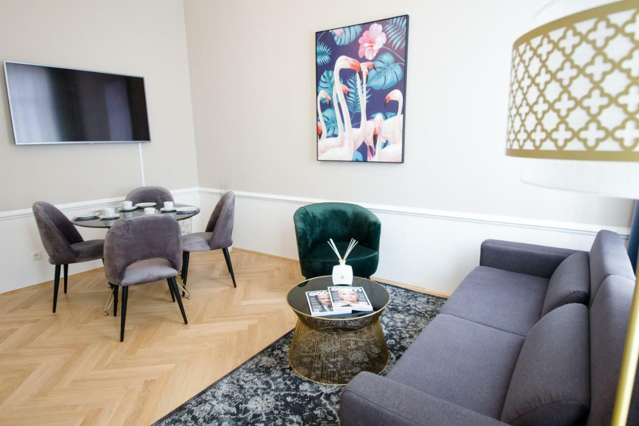 Studio Apartments Urania - Mai'S Apartments เวียนนา ภายนอก รูปภาพ