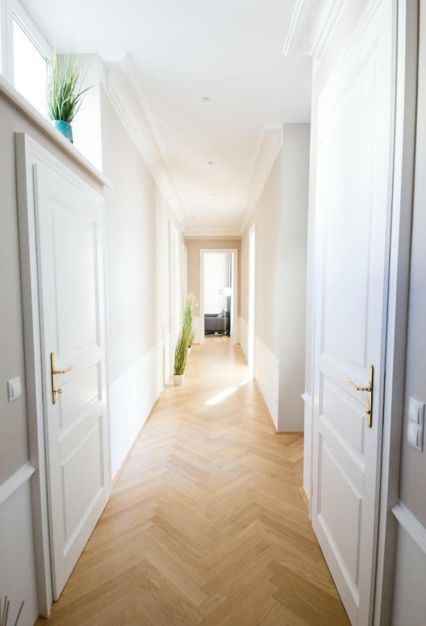 Studio Apartments Urania - Mai'S Apartments เวียนนา ภายนอก รูปภาพ