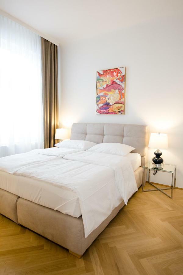 Studio Apartments Urania - Mai'S Apartments เวียนนา ภายนอก รูปภาพ